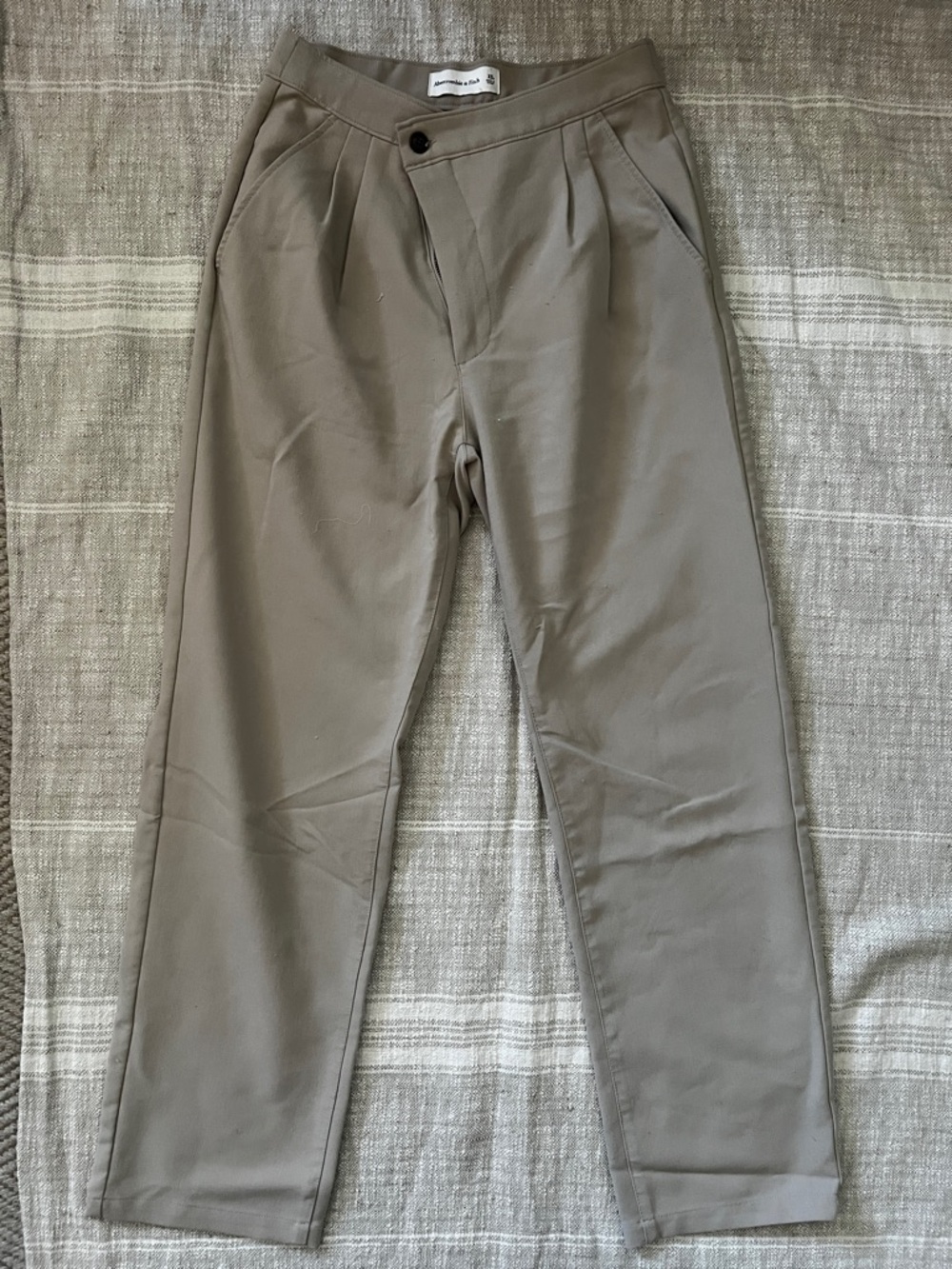 Abercrombie & Fitch Pleated Crossover Waist Pants